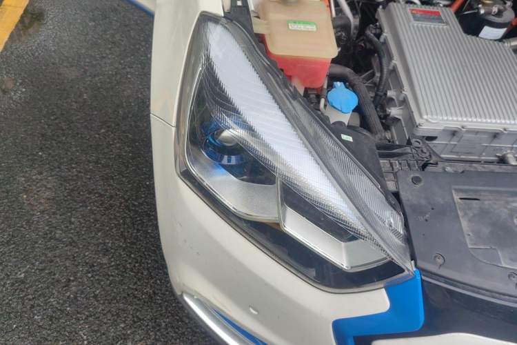 Used JAC Group iEV7S 2017 ZhiZun Model Right Front Headlight