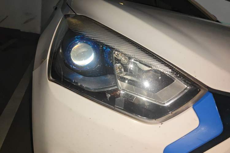 Used JAC Group iEV7S 2017 ZhiZun Model Right Front Headlight