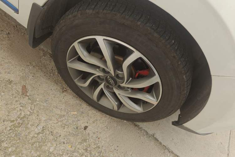 Used JAC Group iEV7S 2018 Smart Enjoyment Model Right Front Wheel Hub