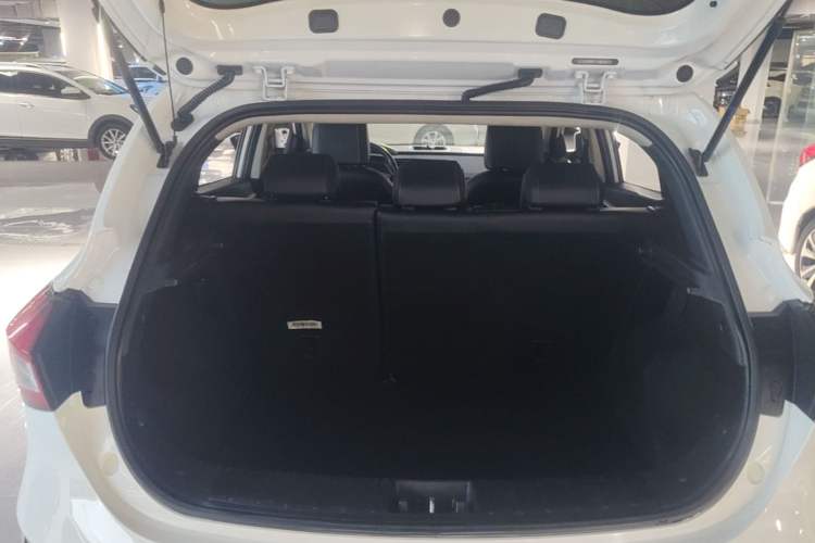 Used JAC Group iEV7S 2018 Smart Enjoyment Model Trunk
