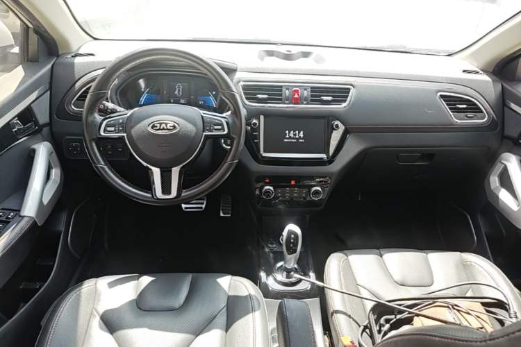 Used JAC Group iEV7S 2019 Luxury Smart Model Center Console