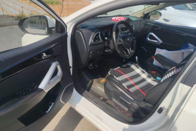 Used JAC Group iEV7S 2019 Luxury Smart Fully Equipped Edition Interior 2