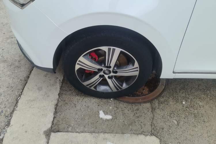 Used JAC Group iEV7S 2019 Luxury Smart Supreme Deluxe Edition Left Front Wheel Hub