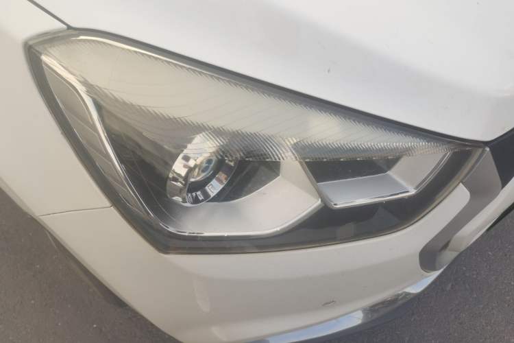 Used JAC Group iEV7S 2019 Luxury Smart Supreme Deluxe Edition Right Front Headlight