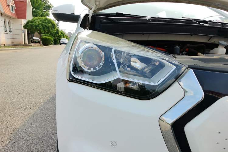 Used JAC Group iEV7S 2019 Luxury Smart Supreme Deluxe Edition Right Front Headlight