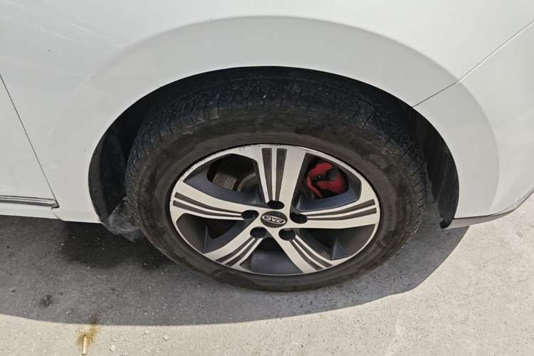 Used JAC Group iEV7S 2019 Luxury Smart Model Right Front Wheel Hub