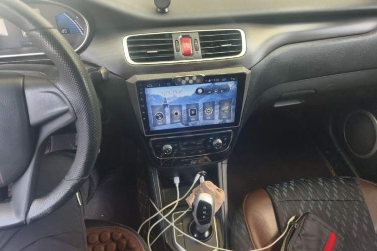 Used JAC Group iEVA50 2018 Luxury Model Audio And AC Panel