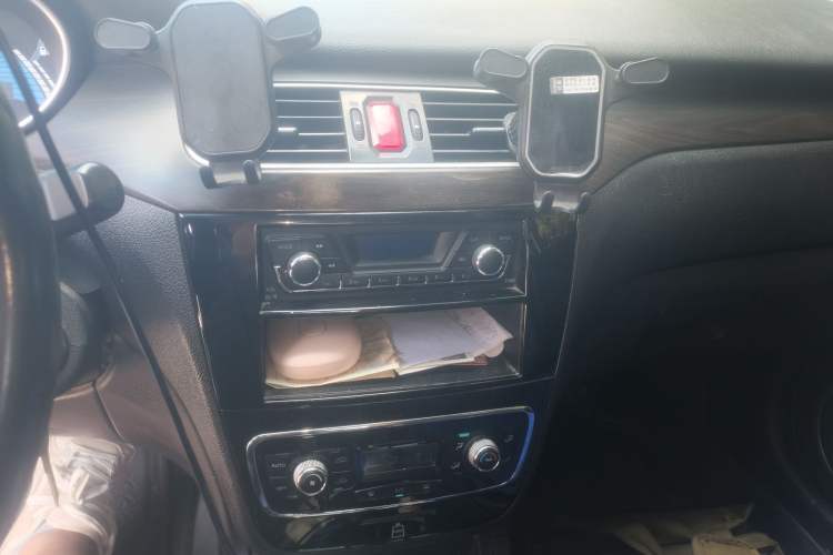 Used JAC Group iEVA50 2018 Luxury Model Audio And AC Panel
