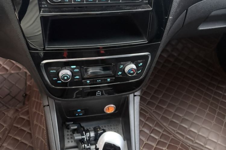Used JAC Group iEVA50 2018 Luxury Model Gear Lever