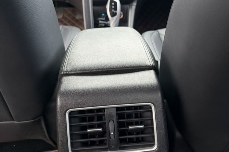 Used JAC Group iEVA50 2018 Luxury Model Interior 9