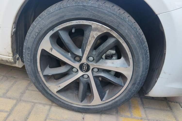 Used JAC Group iEVA50 2018 Luxury Model Right Front Wheel Hub