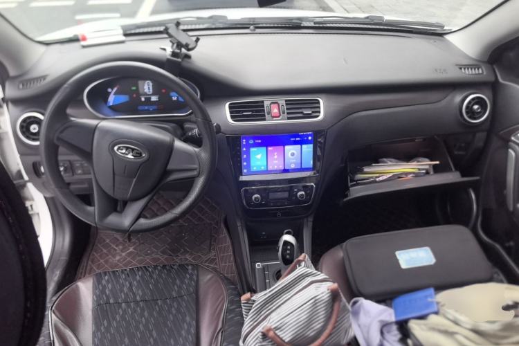 Used JAC Group iEVA50  Center Console