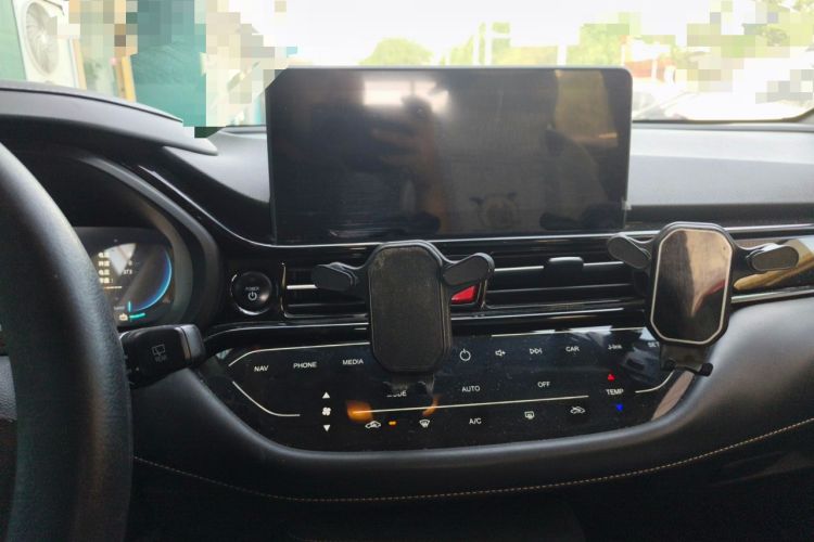 Used JAC Group iEVS4 2019 Luxury Smart Connectivity Model Audio And AC Panel