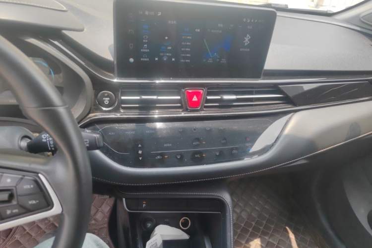 Used JAC Group iEVS4 2019 Luxury Model Audio And AC Panel