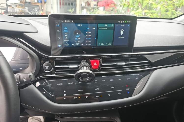 Used JAC Group iEVS4 2019 Luxury Smart Edition Audio And AC Panel