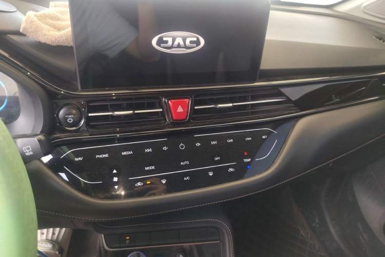 Used JAC Group iEVS4 2019 Luxury Smart Edition Audio And AC Panel
