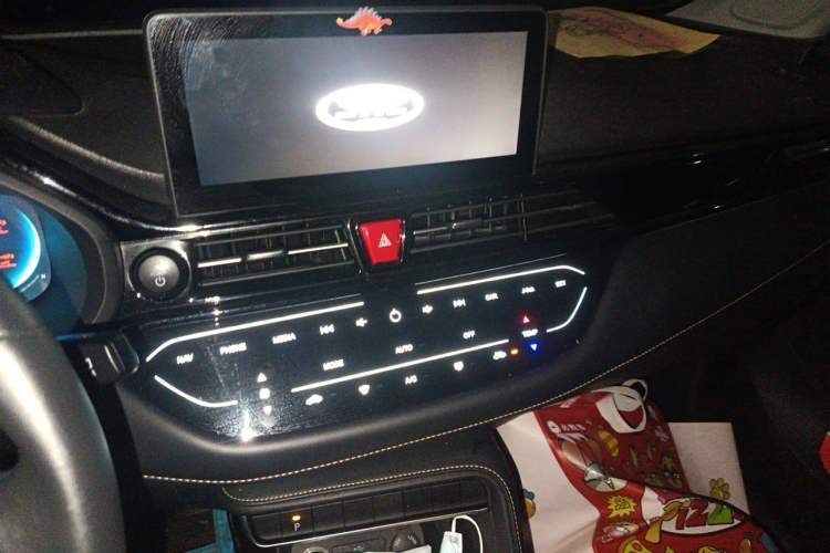 Used JAC Group iEVS4 2019 Luxury Smart Enjoyment Model Audio And AC Panel