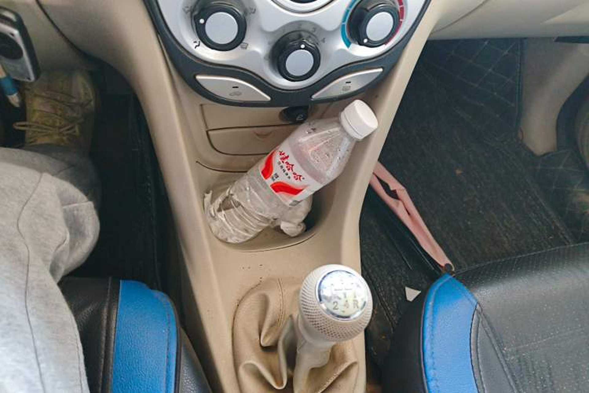 Used JAC Group J3 2010 1.3L Manual Comfort Edition Gear Lever