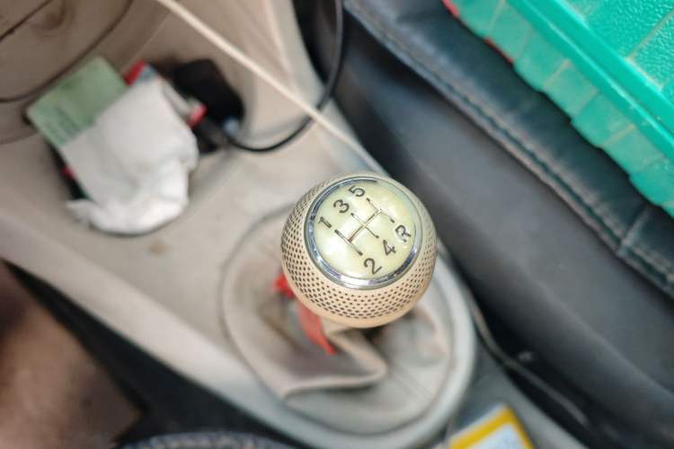 Used JAC Group J3 2012 1.3L Manual Luxury Edition Gear Lever
