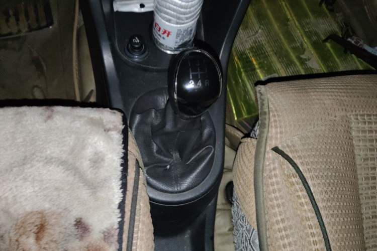 Used JAC Group J3 2012 1.3L Manual Comfort Edition Gear Lever