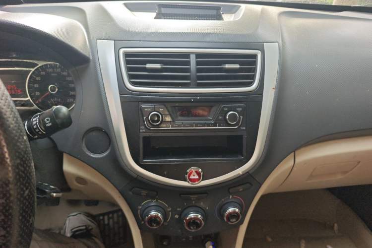 Used JAC Group J6 A30 2013 1.5L Manual Comfort Model China IV Standard Audio And AC Panel
