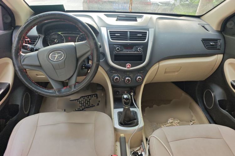 Used JAC Group J6 A30 2013 1.5L Manual Comfort Model China IV Standard Center Console