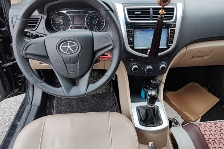 Used JAC Group J6 A30 2013 1.5L Manual Comfort Model China IV Standard Center Console