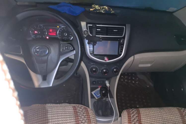 Used JAC Group J6 A30 2013 1.5L Manual Comfort Model China IV Standard Center Console