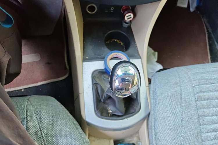 Used JAC Group J6 A30 2013 1.5L Manual Comfort Model China IV Standard Gear Lever