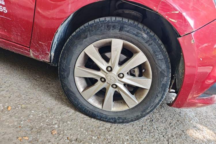 Used JAC Group J6 A30 2013 1.5L Manual Comfort Model China IV Standard Right Front Wheel Hub