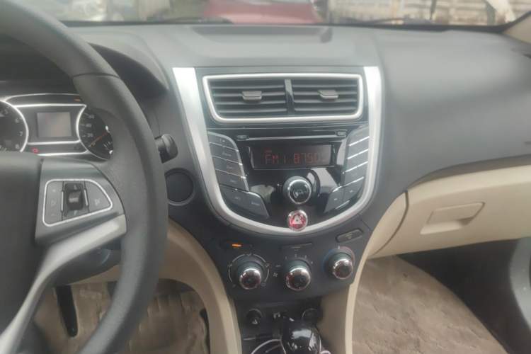 Used JAC Group J6 A30 2013 1.5L CVT Luxury Model China IV Standard Audio And AC Panel