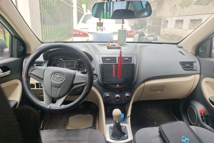 Used JAC Group J6 A30 2013 1.5L Manual Comfort Model China IV Standard Center Console
