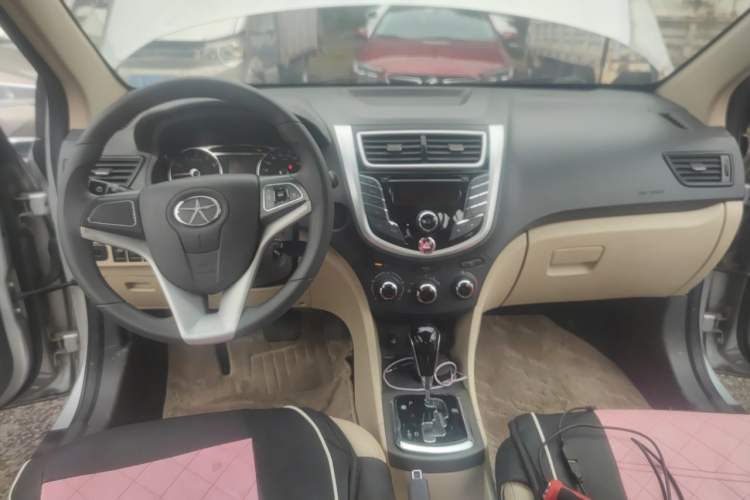 Used JAC Group J6 A30 2013 1.5L CVT Luxury Model China IV Standard Center Console
