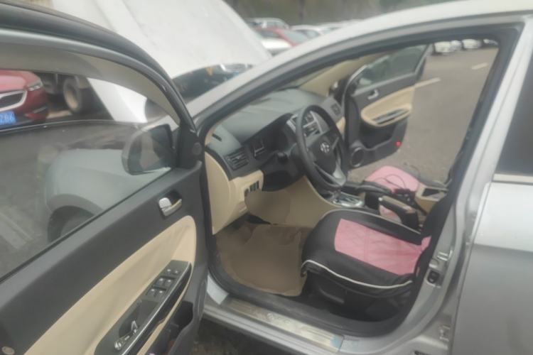 Used JAC Group J6 A30 2013 1.5L CVT Luxury Model China IV Standard Driver Seat