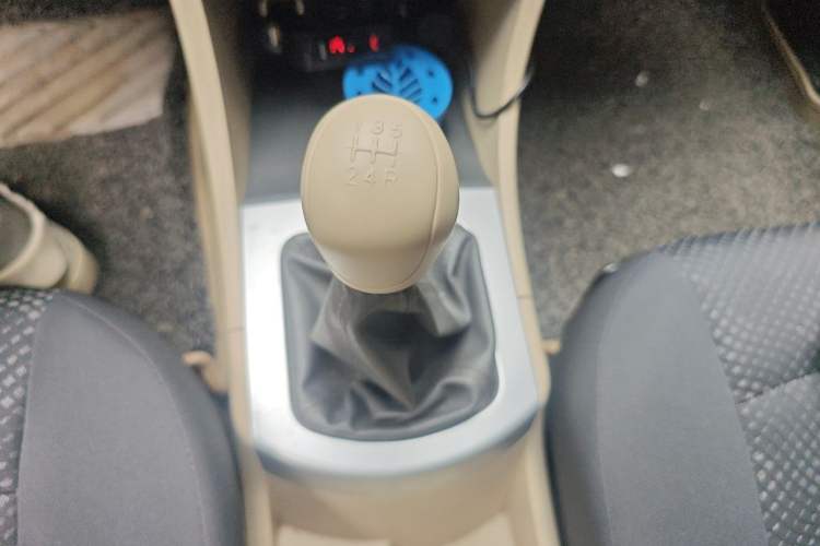Used JAC Group J6 A30 2013 1.5L Manual Comfort Model China IV Standard Gear Lever
