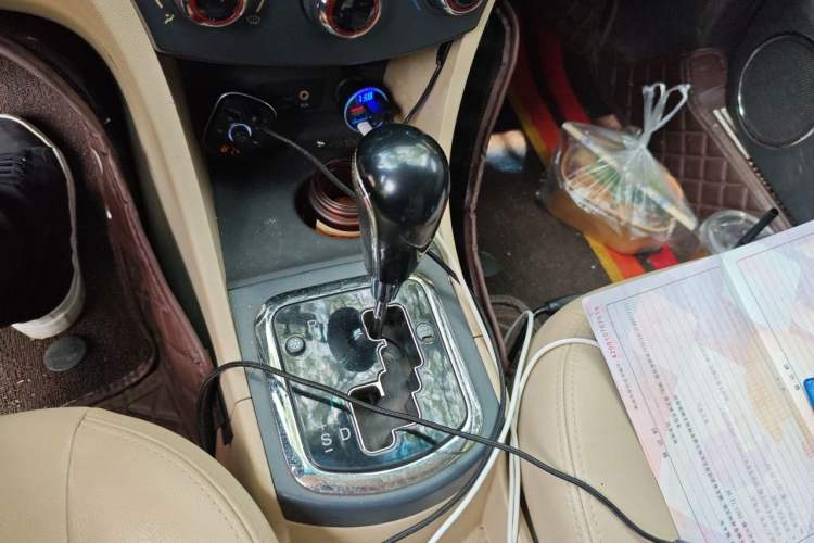 Used JAC Group J6 A30 2013 1.5L CVT Luxury Model China IV Standard Gear Lever