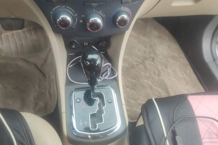 Used JAC Group J6 A30 2013 1.5L CVT Luxury Model China IV Standard Gear Lever