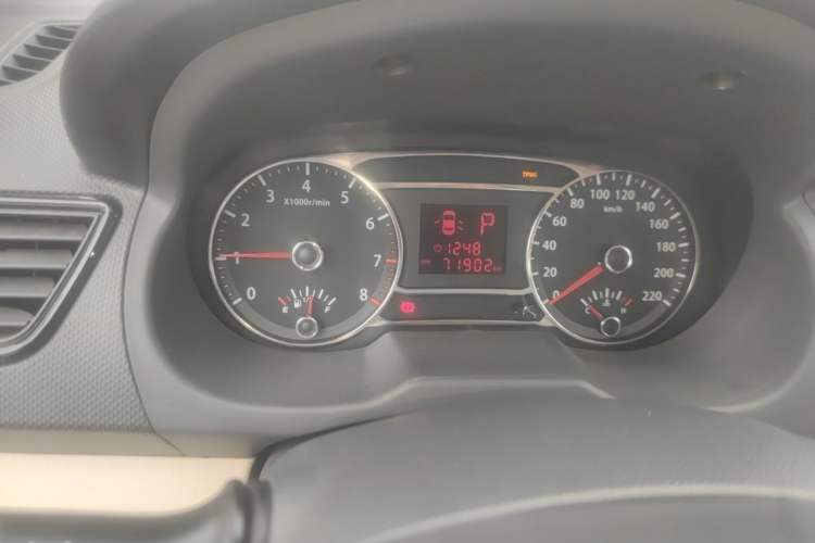 Used JAC Group J6 A30 2013 1.5L CVT Luxury Model China IV Standard Odometer Close Up