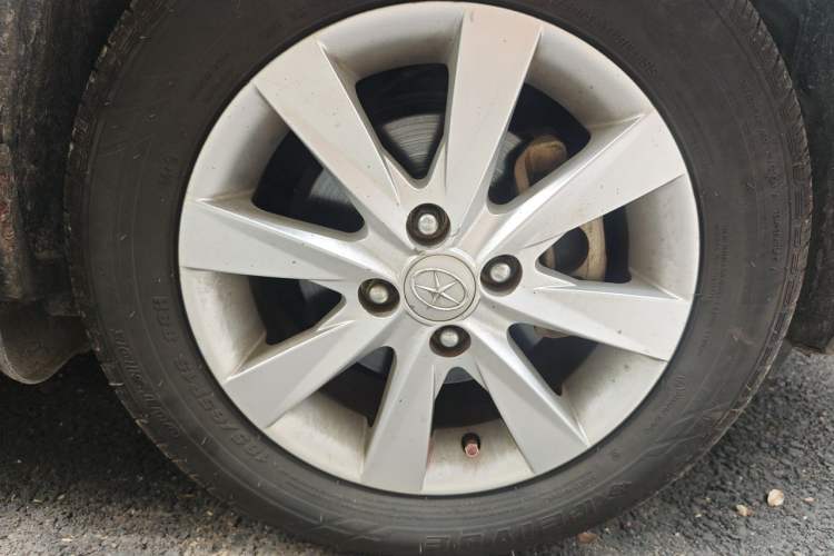 Used JAC Group J6 A30 2013 1.5L Manual Comfort Model China IV Standard Right Front Wheel Hub
