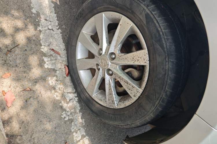 Used JAC Group J6 A30 2013 1.5L CVT Luxury Model China IV Standard Right Front Wheel Hub