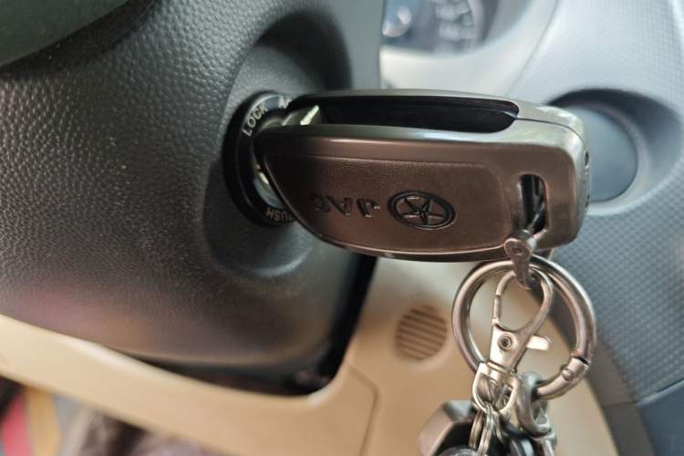 Used JAC Group J6 A30 2013 1.5L CVT Luxury Model China IV Standard Vehicle Key