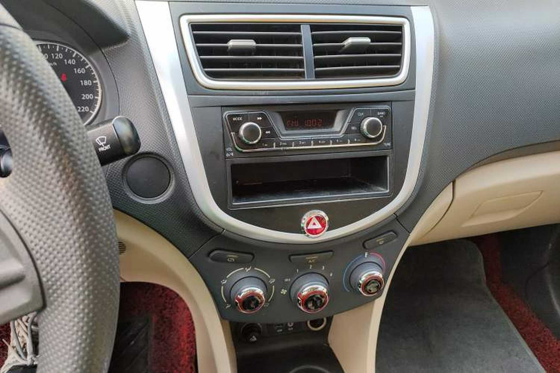 Used JAC Group J6 A30 2013 1.5L Manual Comfort Model China IV Standard Audio And AC Panel