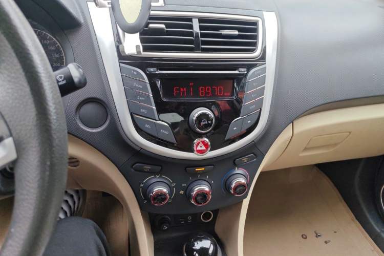 Used JAC Group J6 A30 2013 1.5L CVT Luxury Model China IV Standard Audio And AC Panel