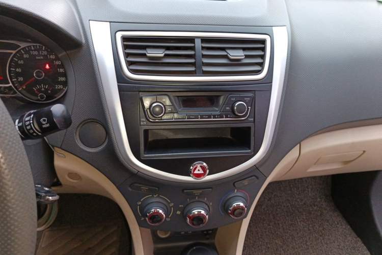 Used JAC Group J6 A30 2013 1.5L Manual Comfort Model China IV Standard Audio And AC Panel