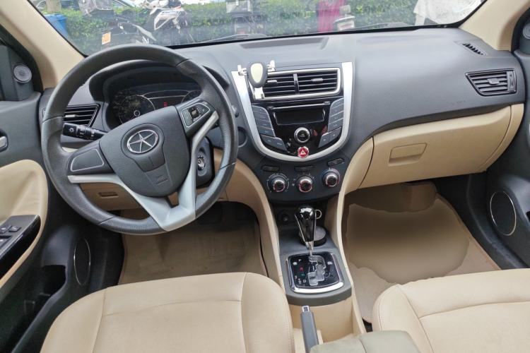 Used JAC Group J6 A30 2013 1.5L CVT Luxury Model China IV Standard Center Console