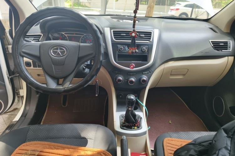 Used JAC Group J6 A30 2013 1.5L Manual Comfort Model China IV Standard Center Console