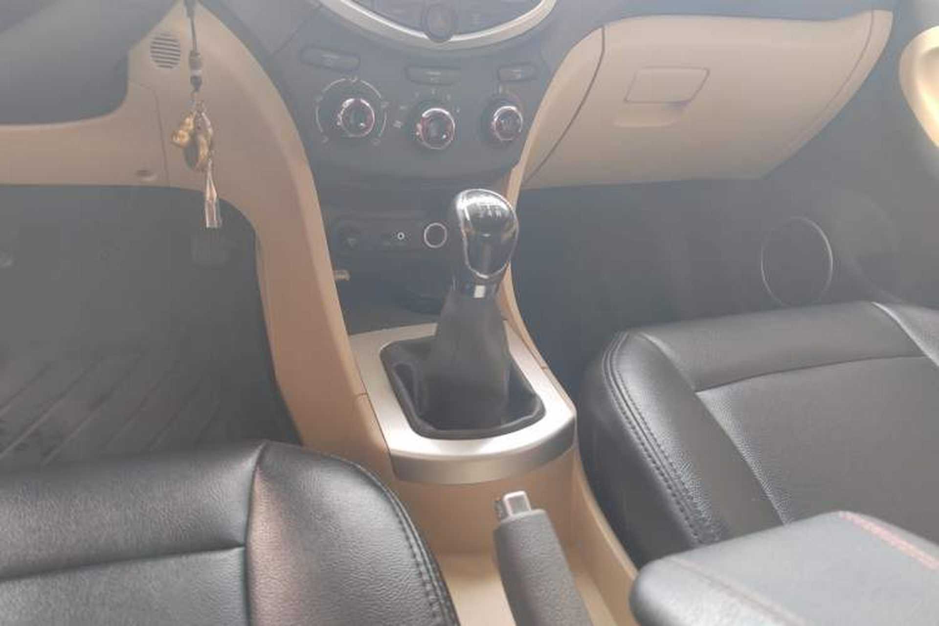 Used JAC Group J6 A30 2013 1.5L Manual Comfort Model China IV Standard Gear Lever
