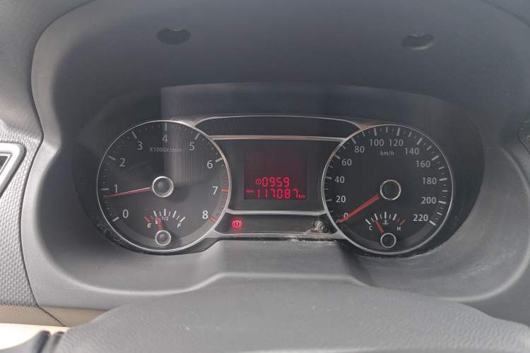 Used JAC Group J6 A30 2013 1.5L Manual Luxury Model China IV Standard Instrument Cluster