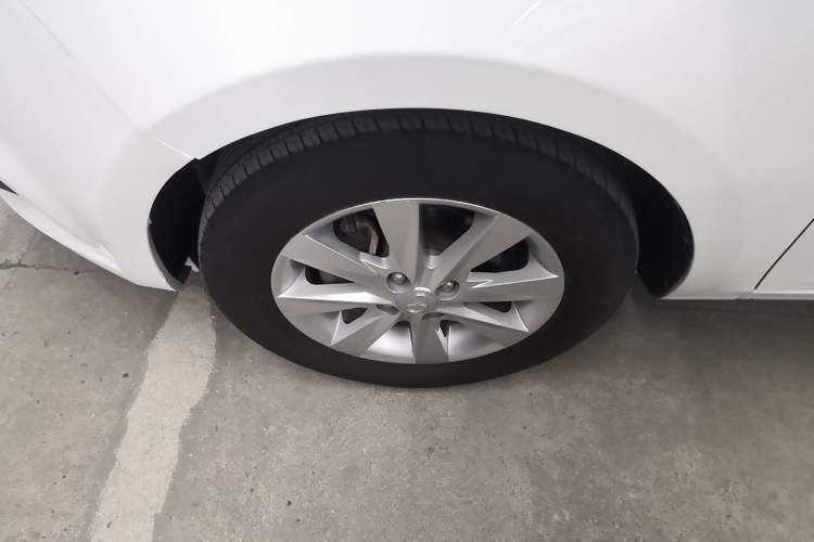 Used JAC Group J6 A30 2013 1.5L Manual Luxury Model China IV Standard Left Front Wheel Hub