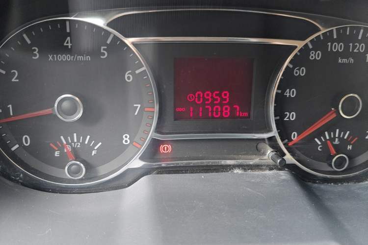 Used JAC Group J6 A30 2013 1.5L Manual Luxury Model China IV Standard Odometer Close Up